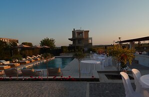 Niovi Boutique Apartments