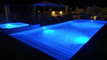 Niovi Boutique Apartments