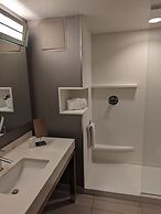 Courtyard by Marriott Holland Downtown