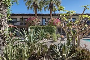 Santiago Resort - Palm Springs Premier Gay Men’s Resort