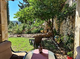 Edem Studios & Apartments