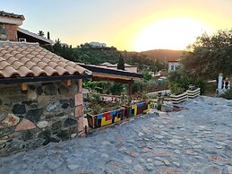 Edem Studios & Apartments