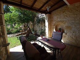 Edem Studios & Apartments