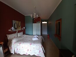 Edem Studios & Apartments