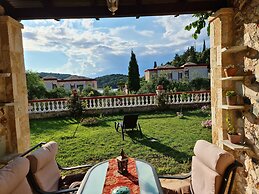 Edem Studios & Apartments