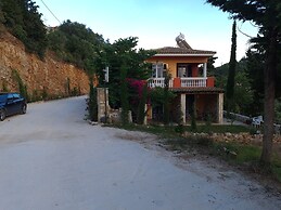 Edem Studios & Apartments