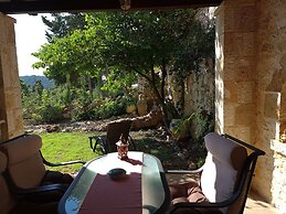 Edem Studios & Apartments