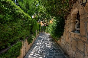 Apollonia Holiday Apartments