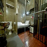 Collection O Jasaen Stylish Unique Hotel