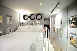 Collection O Jasaen Stylish Unique Hotel
