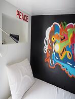 Collection O Jasaen Stylish Unique Hotel