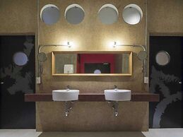Collection O Jasaen Stylish Unique Hotel