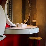 Collection O Jasaen Stylish Unique Hotel