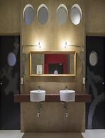 Collection O Jasaen Stylish Unique Hotel