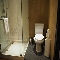 Collection O Jasaen Stylish Unique Hotel