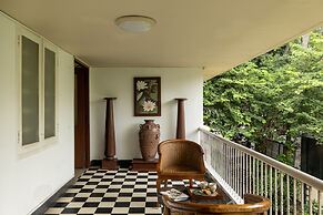 Hanu Reddy Residences Wallace Garden
