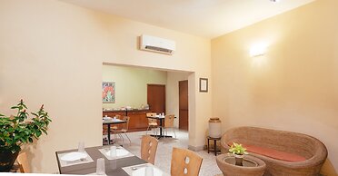 Hanu Reddy Residences Wallace Garden