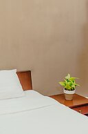 Hanu Reddy Residences Wallace Garden