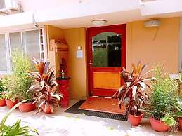 Hanu Reddy Residences Wallace Garden