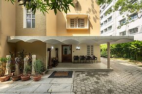Hanu Reddy Residences Wallace Garden
