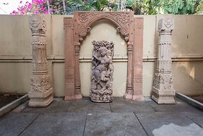 Hanu Reddy Residences Wallace Garden