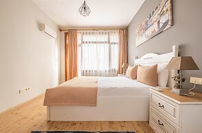 Old Town Deluxe Flats