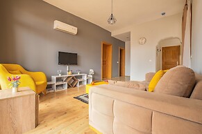 Old Town Deluxe Flats