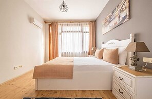 Old Town Deluxe Flats