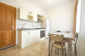 Old Town Deluxe Flats