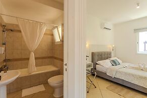 Artemis Cynthia Complex