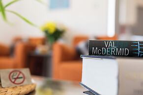 Artemis Cynthia Complex