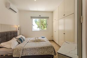 Artemis Cynthia Complex