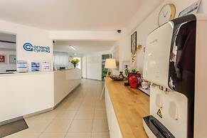 Artemis Cynthia Complex