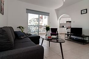 Artemis Cynthia Complex