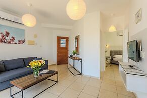 Artemis Cynthia Complex