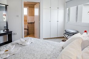 Artemis Cynthia Complex