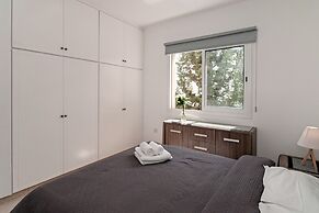 Artemis Cynthia Complex