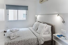 Artemis Cynthia Complex