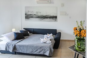 Artemis Cynthia Complex