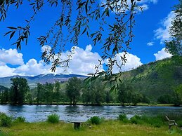 Rivermount Motel Campground and RV Park