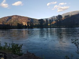 Rivermount Motel Campground and RV Park