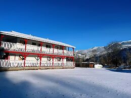 Rivermount Motel Campground and RV Park