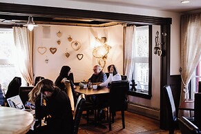 Auberge d'Anjou-Sūrya Café