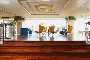 Sayan Terrace Hotel & Resort