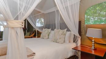 Crocodile Bridge Safari Lodge