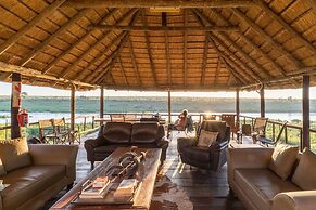 Crocodile Bridge Safari Lodge