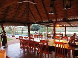 Crocodile Bridge Safari Lodge