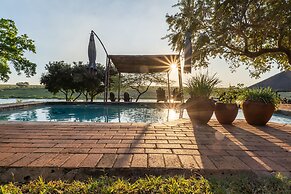 Crocodile Bridge Safari Lodge