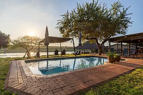 Crocodile Bridge Safari Lodge