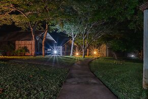 Crocodile Bridge Safari Lodge